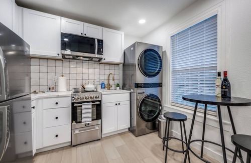 Denton Apartment | The Vanderbilt Mansion Apt 7 Near Downtown and TWU