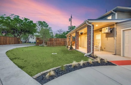 Denton Apartment | The Vanderbilt Mansion Apt 7 Near Downtown and TWU