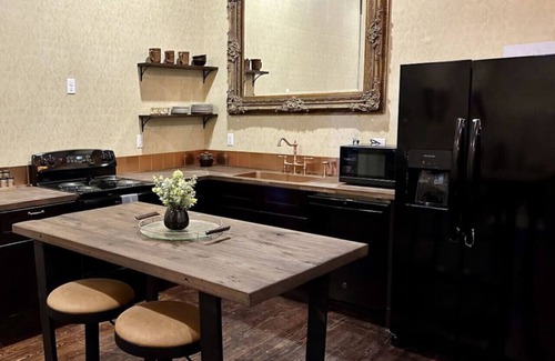 Okemah Cabin | The Velvet - A Woody Guthrie Inspired Inn