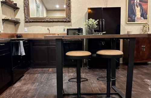 Okemah Cabin | The Velvet - A Woody Guthrie Inspired Inn