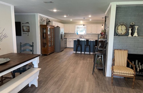 Grand Saline House | The Venue at Three Points - Meeting Space