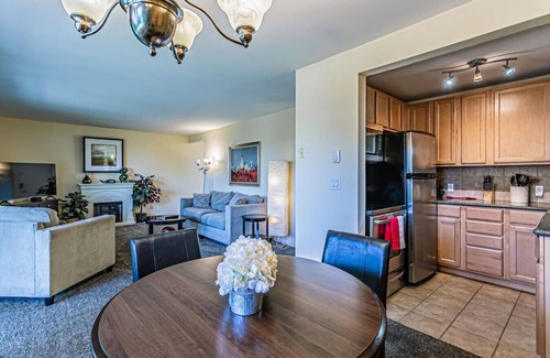 North End Condo | the Veranda, Best Area, 2 Baths, WD, Jacuzzi bath