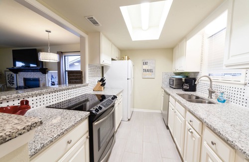 Lake Hamilton Condo | "The Veranda" Lake Hamilton Retreat for 6: Great sunsets and fireworks views!