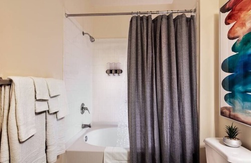 Towson Apartment | The Vibe, - Towson, MD