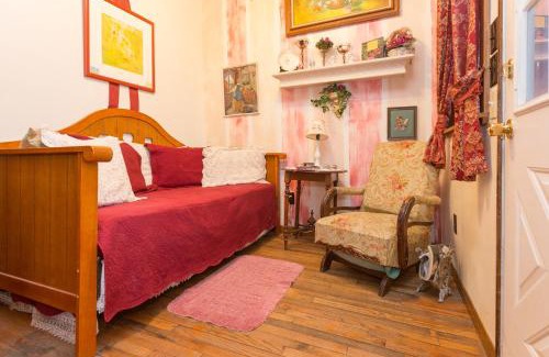 Marble Falls House | The Victorian Cottage at Creekside Camp & Cabins
