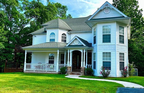 Monticello House | The Victorian @ Lake Cumberland - Beaver Creek, firepit, sleeps 18