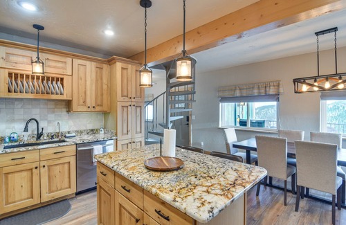 Evergreen Cabin | The View at Mountain Retreat By Red Rocks & Golden