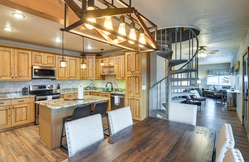 Evergreen Cabin | The View at Mountain Retreat By Red Rocks & Golden