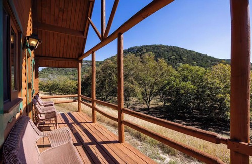 Medina Cabin | The View Cabin: Texas Hill Country Resort/w Pool