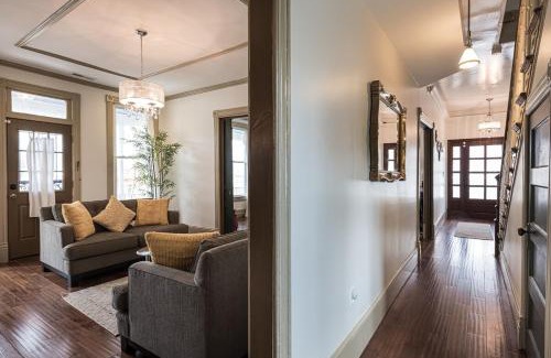 Anacostia House | The View in DC, Elegant, King Bed, Parking & Privacy