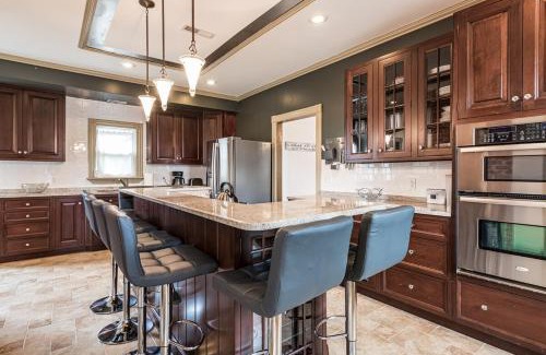 Anacostia House | The View in DC, Elegant, King Bed, Parking & Privacy