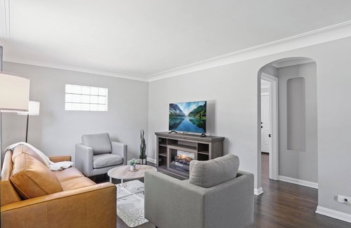 Broadview House | The View w/ Game Room & Gym