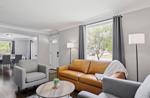 Broadview House | The View w/ Game Room & Gym