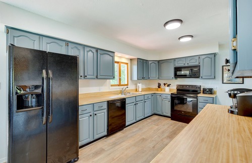Bumpass House | ‘The View’ - Waterfront Lake Anna Home w/Dock!