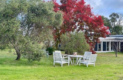 Severnlea House | The Vigneron's Cottage at Dragonfly Estate Vineyard - Stanthorpe