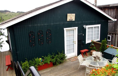 Jenner House | The Viking House-Charming Riverfront Home Breathtaking Views Amenities Starlink