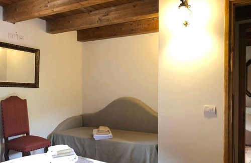 Villa Collemandina Villa | THE VILLA OF THE RED MARBLE VILLAGE