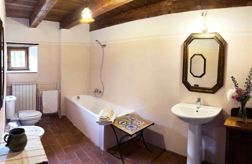Villa Collemandina Villa | THE VILLA OF THE RED MARBLE VILLAGE