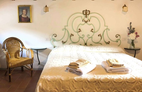 Villa Collemandina Villa | THE VILLA OF THE RED MARBLE VILLAGE