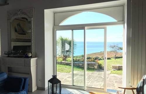 Plomodiern Villa | The "VILLA TRIMAEL" built on a point in the Bay of Douarnenez, 180° view