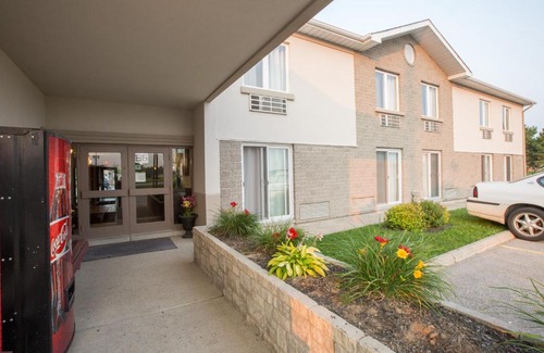 Elora Hotel | The Village Inn