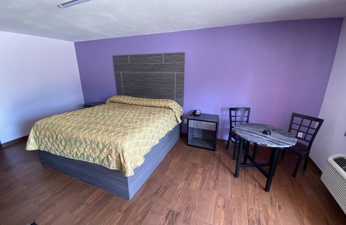 Denham Springs Hotel | The Village Inn