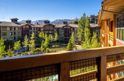 Mammoth Lakes Resort | The Village Lodge