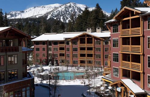 Mammoth Lakes Resort | The Village Lodge