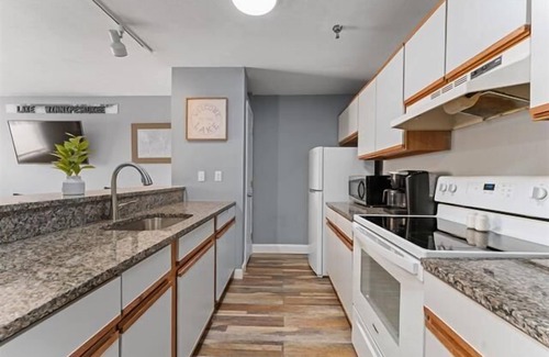 Gilford House | The Village of Paugus Bay Studio Close To It All!