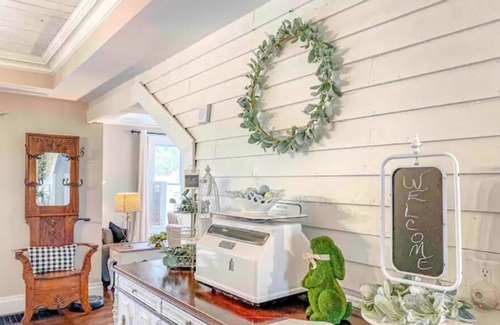 Bentonville House | The Ville-Guesthouse