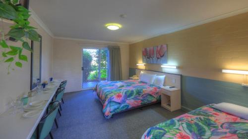 Stanthorpe Hotel | The Vines Motel & Cottages