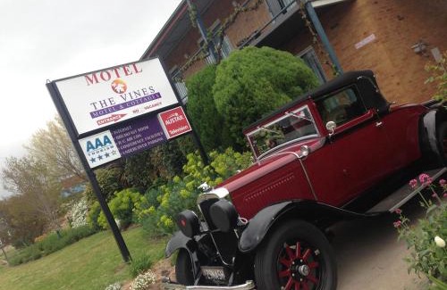 Stanthorpe Hotel | The Vines Motel & Cottages