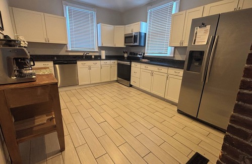 Dayton House | The Vintage- 3 bedroom, 2 bath home in Dayton, KY minutes away from Cincinnati