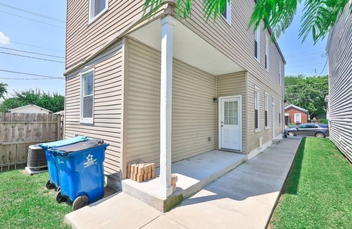 Dayton House | The Vintage- 3 bedroom, 2 bath home in Dayton, KY minutes away from Cincinnati