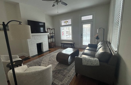 Dayton House | The Vintage- 3 bedroom, 2 bath home in Dayton, KY minutes away from Cincinnati