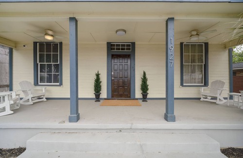 Government Hill House | The Vintage Pearl - 5BR Unique Home by the Pearl