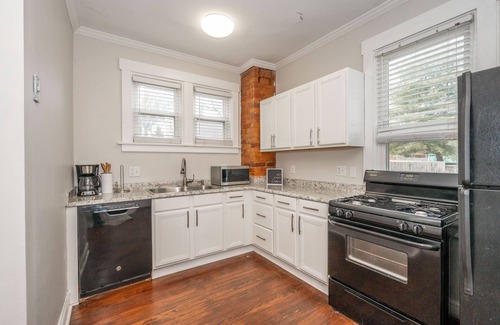 Hyde Park Condo | The Vista View Villa 1 – Amazing Getaway for 2! 10 Min to Downtown