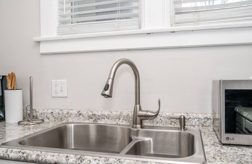 Hyde Park Condo | The Vista View Villa 1 – Amazing Getaway for 2! 10 Min to Downtown
