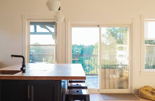 Ameliasburgh House | The Vue - Nestled by Roblin's Lake with a Hot Tub