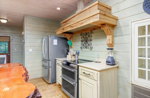 Florence House | The Wagon Country Home with a hot-tub
