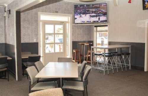 Wakefield Hotel | The Wakefield Bar and Restaurant Ltd