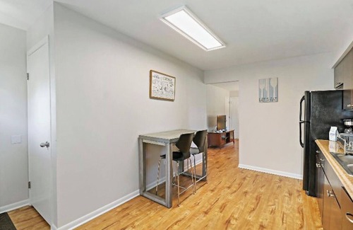 Waukegan House | The Walnut Ranch close to Vista East Medical Center and Great Lakes Naval Base
