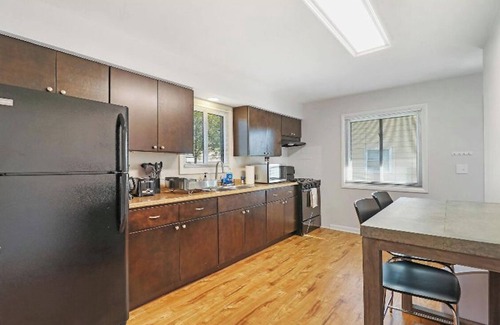 Waukegan House | The Walnut Ranch close to Vista East Medical Center and Great Lakes Naval Base