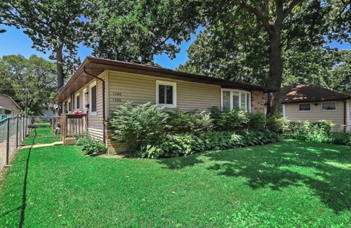 Waukegan House | The Walnut Ranch close to Vista East Medical Center and Great Lakes Naval Base