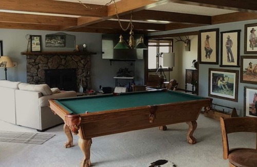 Cody Bed & Breakfast | The Wapiti Room - Windmill Inn