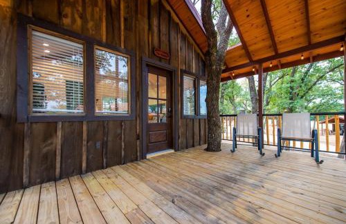 Elm Mott Other | The Warbler Treehouse 15 MIn to Magnolia Baylor