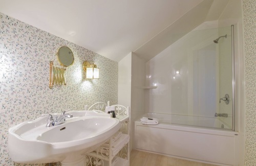Picton Hotel | The Waring House