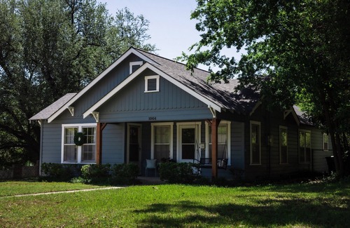 Stephenville House | The Warmer Place - Charming Bungalow near TSU