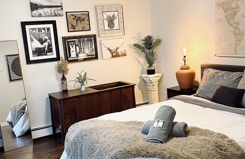 Warwick Apartment | The Warwick Flat - Dead center of The Village!