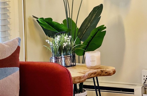 Warwick Apartment | The Warwick Hangout - In the Village, FREE PARKING